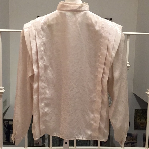 Cream colored Dress Shirt - Picture 2 of 6